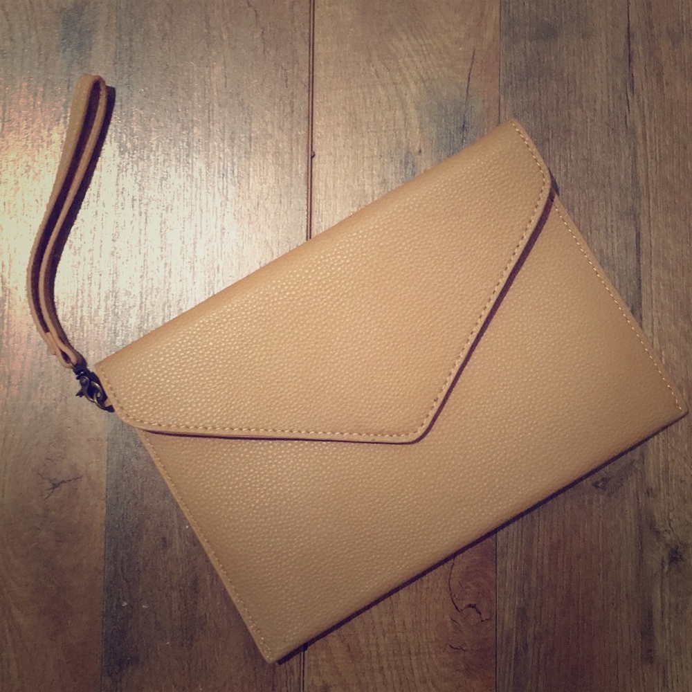 Like New Tan Envelope Wallet